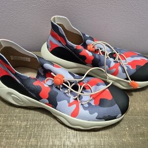 UIN Orange and Blue Camouflage Athletic Shoes